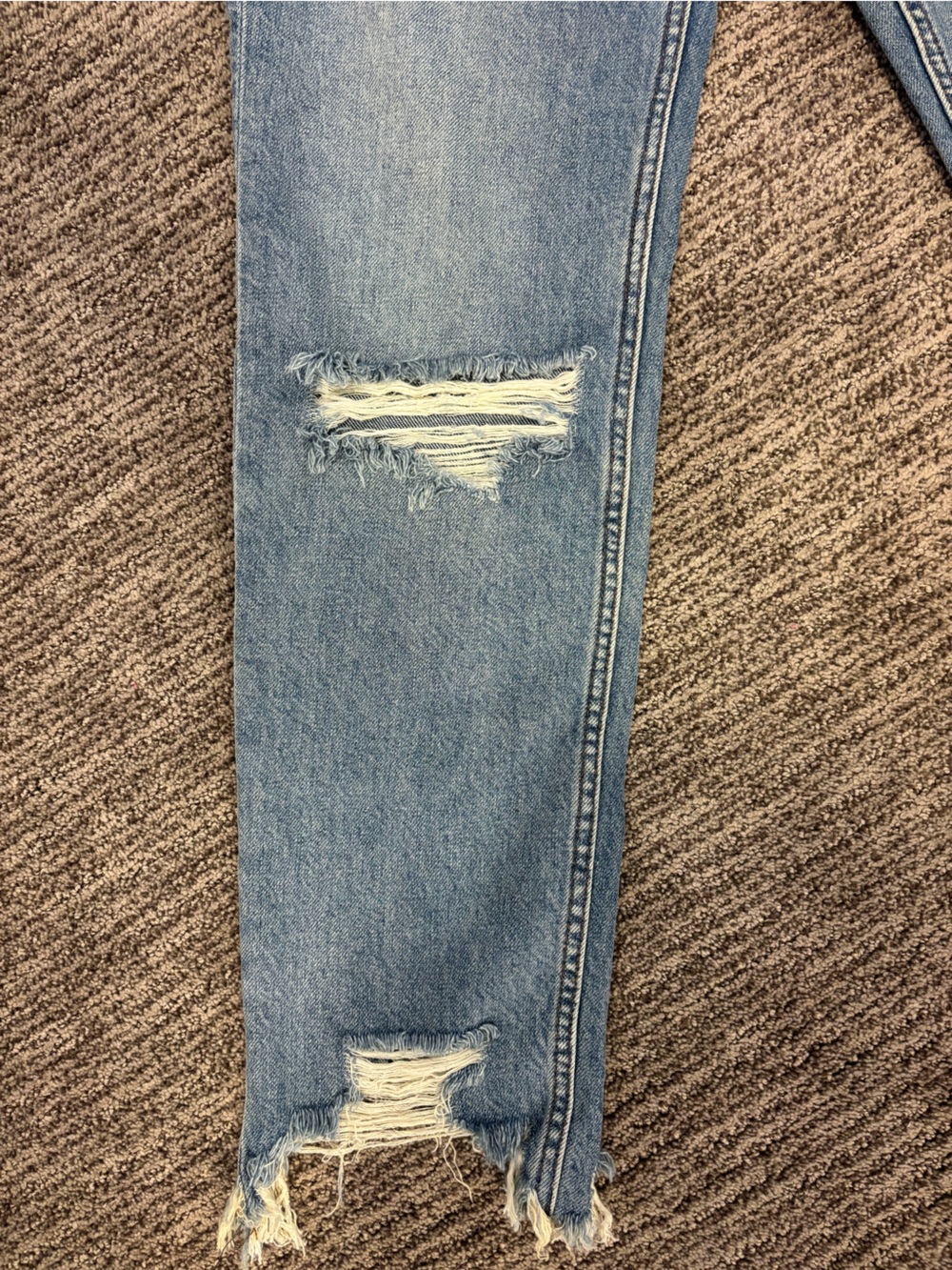 “We The Free” Women’s Distressed High-Rise Blue Jeans. Size 27. - Picture 2 of 9
